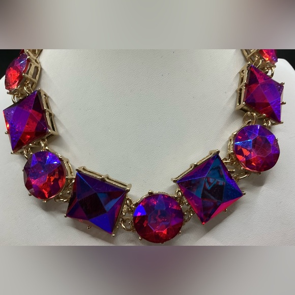UNIQUE BRAND PINK PURPLE IRIDESCENT LARGE STATEMENT NECKLACE STUD EARRINGS NWT - Picture 2 of 3